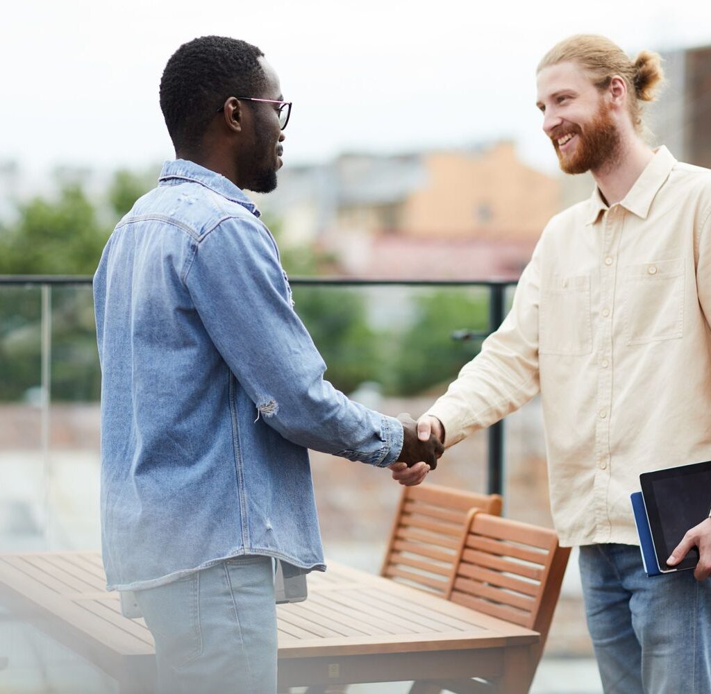 business handshake before meeting vk8ql8d