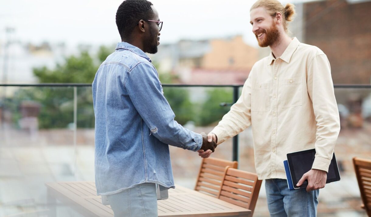 business handshake before meeting vk8ql8d