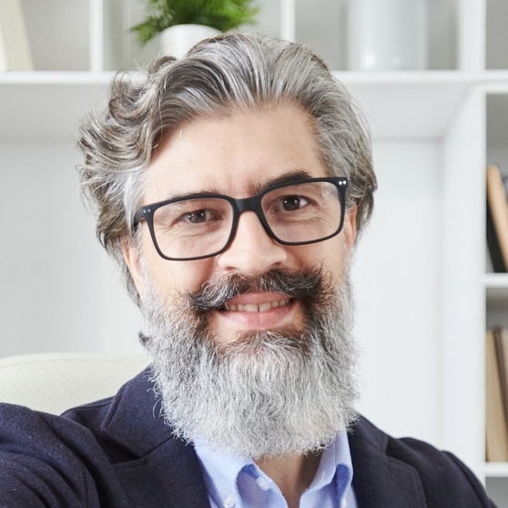 making agreement with cheerful man 2023 11 27 05 27 52 utc cropped.jpg